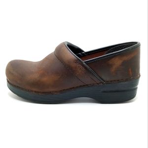 🔥CLOSING SALE DANSKO BROWN DISTRESSED Clogs sz38